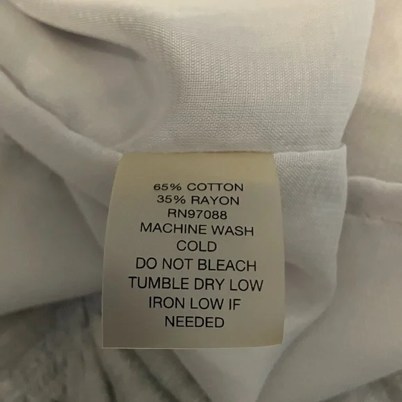 Delia’s Dress - Picture 9 of 10